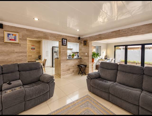4 BEDROOM HOUSE FOR SALE IN SUNAIR PARK